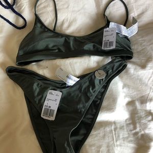 New never worn or tried on two piece green